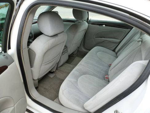 Used 2011 Buick Lucerne CX FWD image 10