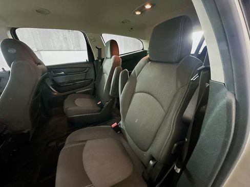 Used 2017 Chevrolet Traverse LT w/ Style and Technology Package FWD image 23