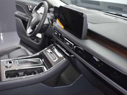 New 2026 Lincoln Aviator Reserve AWD/4WD image 16