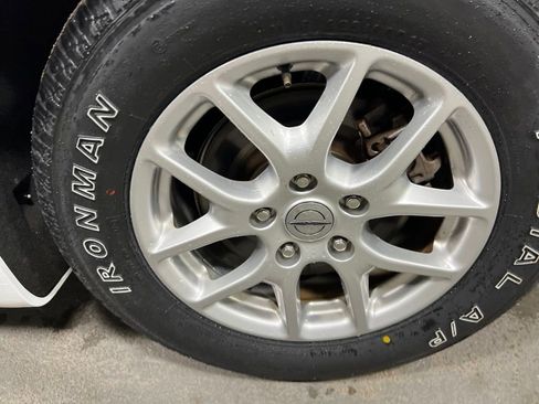 Used 2023 Chrysler Pacifica Touring-L FWD image 37