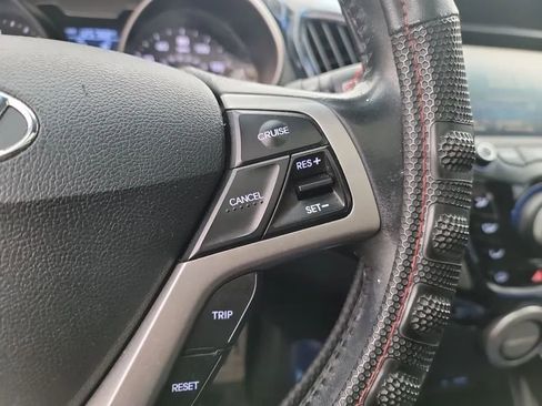 Used 2013 Hyundai Veloster w/ Style Pkg image 21