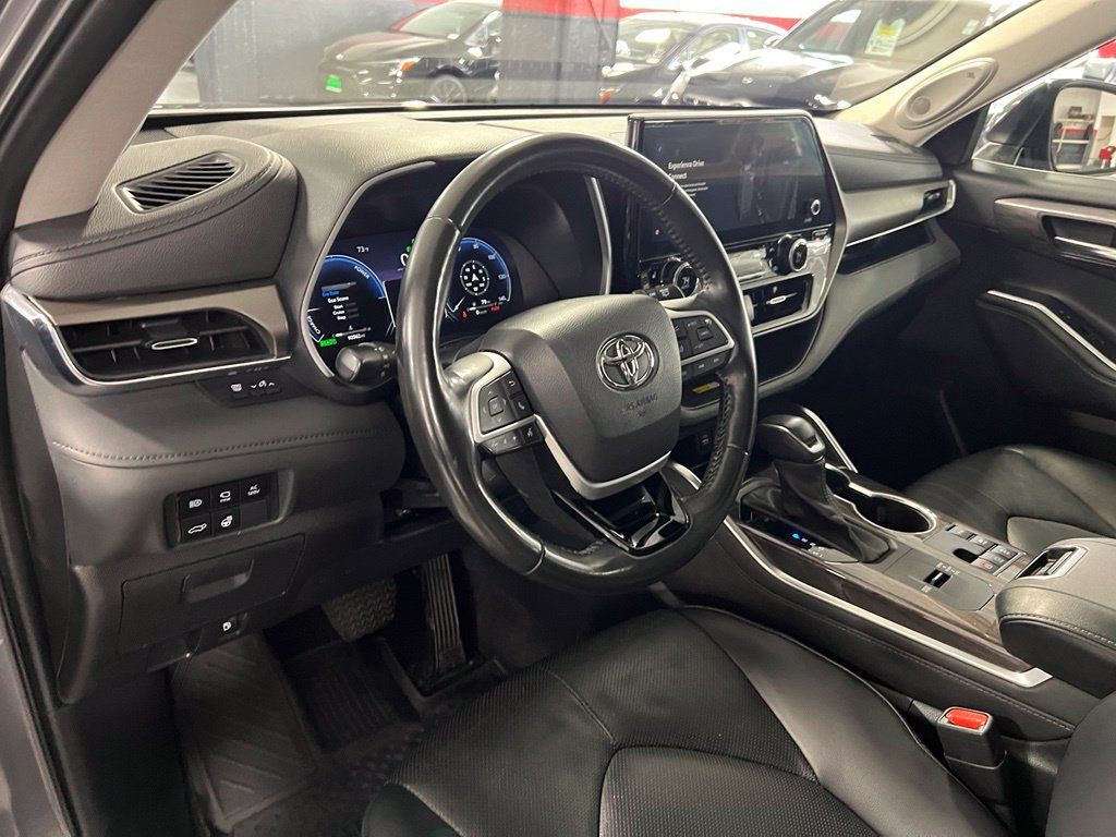 Used 2023 Toyota Highlander Limited AWD/4WD image 15