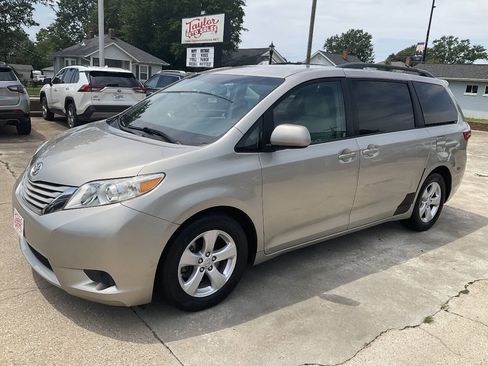 Used 2015 Toyota Sienna LE FWD image 7