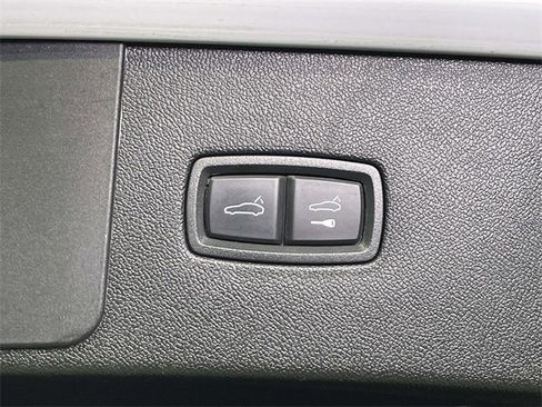 Used 2021 Porsche Cayenne Turbo image 19