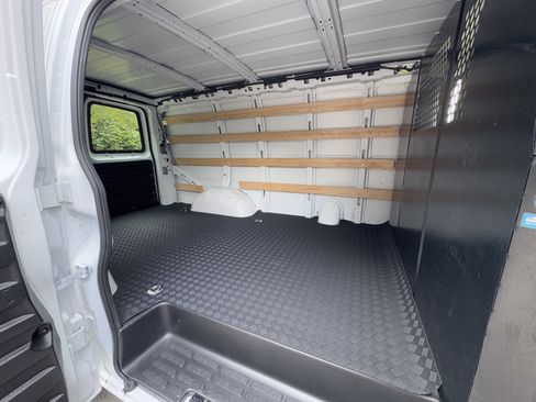 Used 2024 Chevrolet Express 2500 w/ Driver Convenience Package image 7