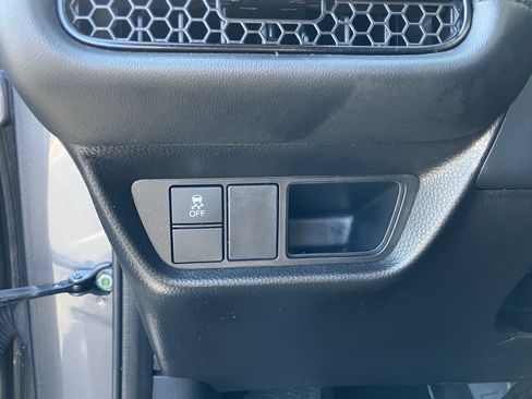 Certified 2025 Honda HR-V LX image 18