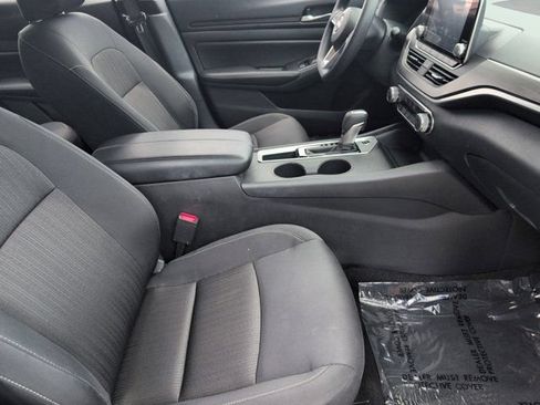 Used 2025 Nissan Altima 2.5 SV FWD image 30