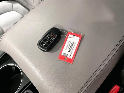 Used 2025 Honda Pilot EX-L image 30