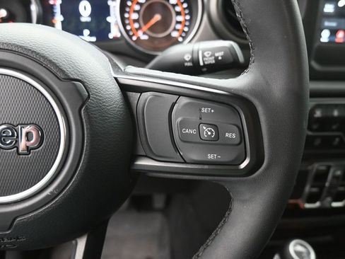 Used 2023 Jeep Gladiator Sport AWD/4WD image 7
