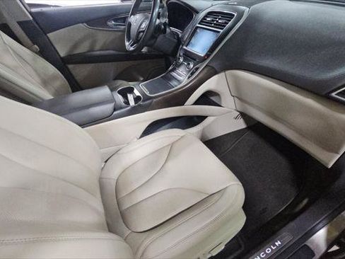 Used 2018 Lincoln MKX Select w/ Select Plus Package AWD/4WD image 13