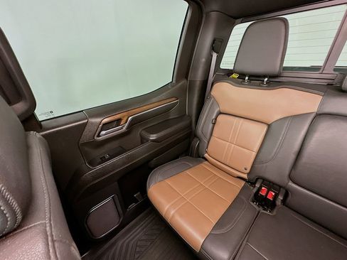 Used 2023 Chevrolet Silverado 1500 High Country w/ Technology Package AWD/4WD image 12