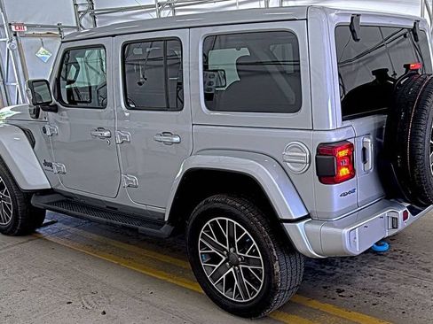 Used 2023 Jeep Wrangler Unlimited Sahara AWD/4WD image 4