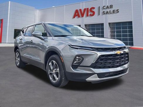 Used 2025 Chevrolet Blazer LT FWD image 3