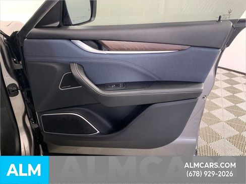 Used 2021 Maserati Levante S GranLusso image 35