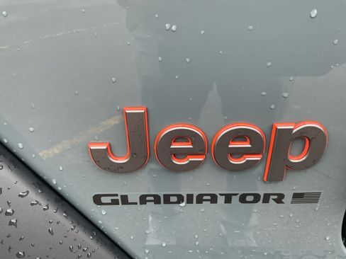 Used 2024 Jeep Gladiator Mojave w/ Technology Group AWD/4WD image 20