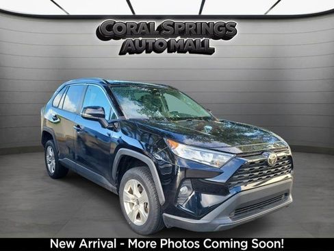 Used 2021 Toyota RAV4 XLE image 3