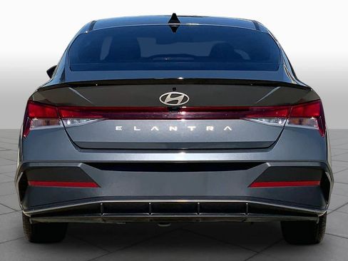 Used 2025 Hyundai Elantra Sport FWD image 5