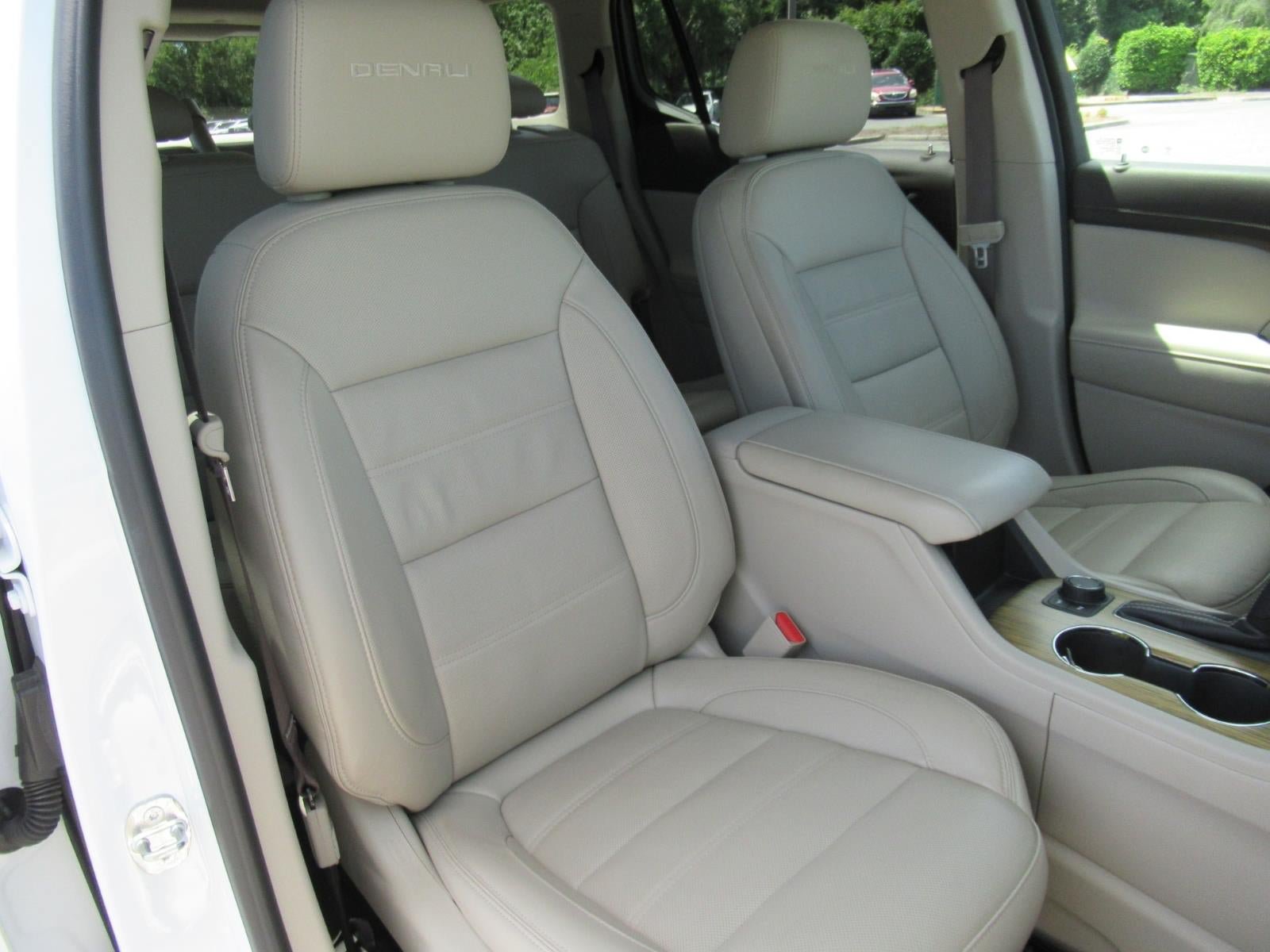 Used 2019 GMC Acadia Denali w/ Technology Package FWD image 9