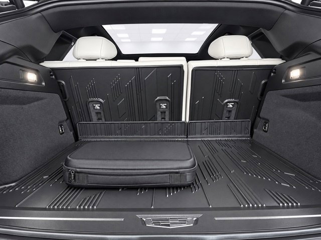 Used 2024 Cadillac Lyriq Luxury w/ LPO, Floor Liner Package AWD/4WD image 13