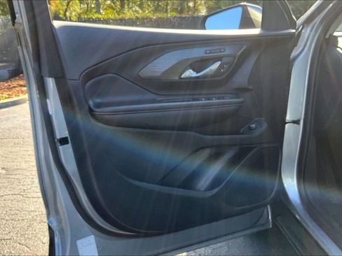 Used 2023 GMC Terrain SLT image 19