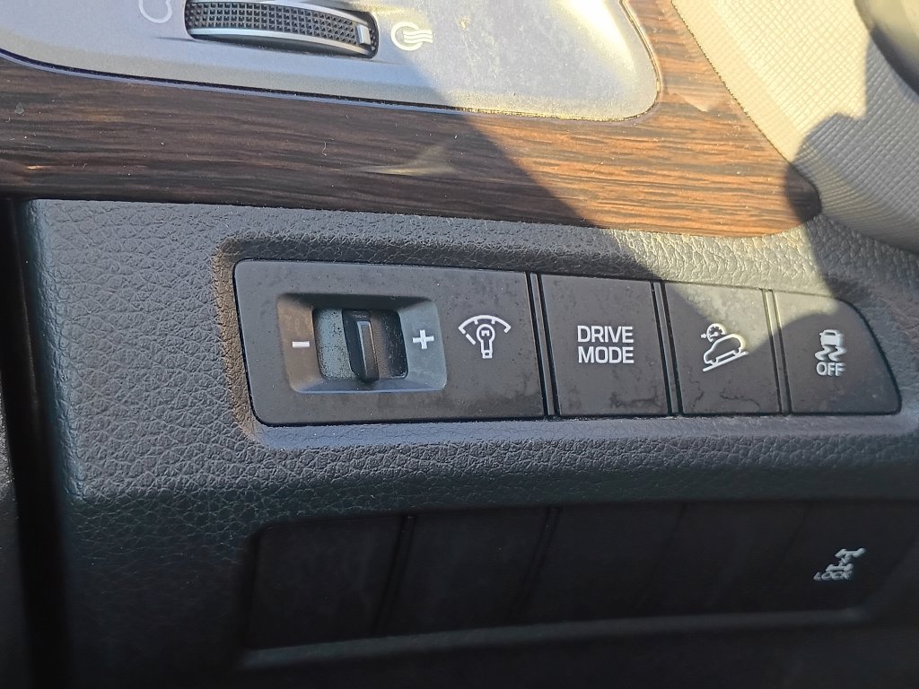Used 2017 Hyundai Santa Fe SE w/ Cargo Package AWD/4WD image 22