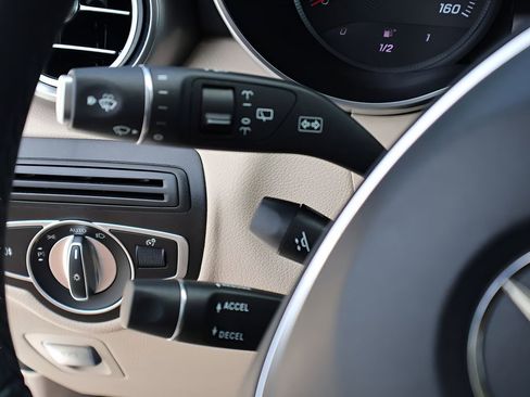 Used 2019 Mercedes-Benz GLC 300 4MATIC image 31