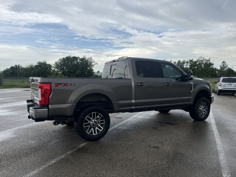 Used 2019 Ford F250 Lariat w/ Lariat Value Package AWD/4WD image 2