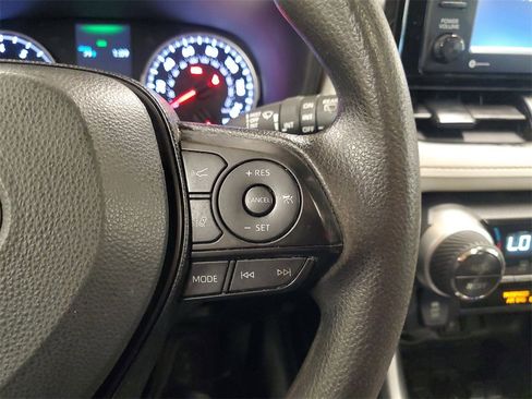 Used 2022 Toyota RAV4 XLE image 24