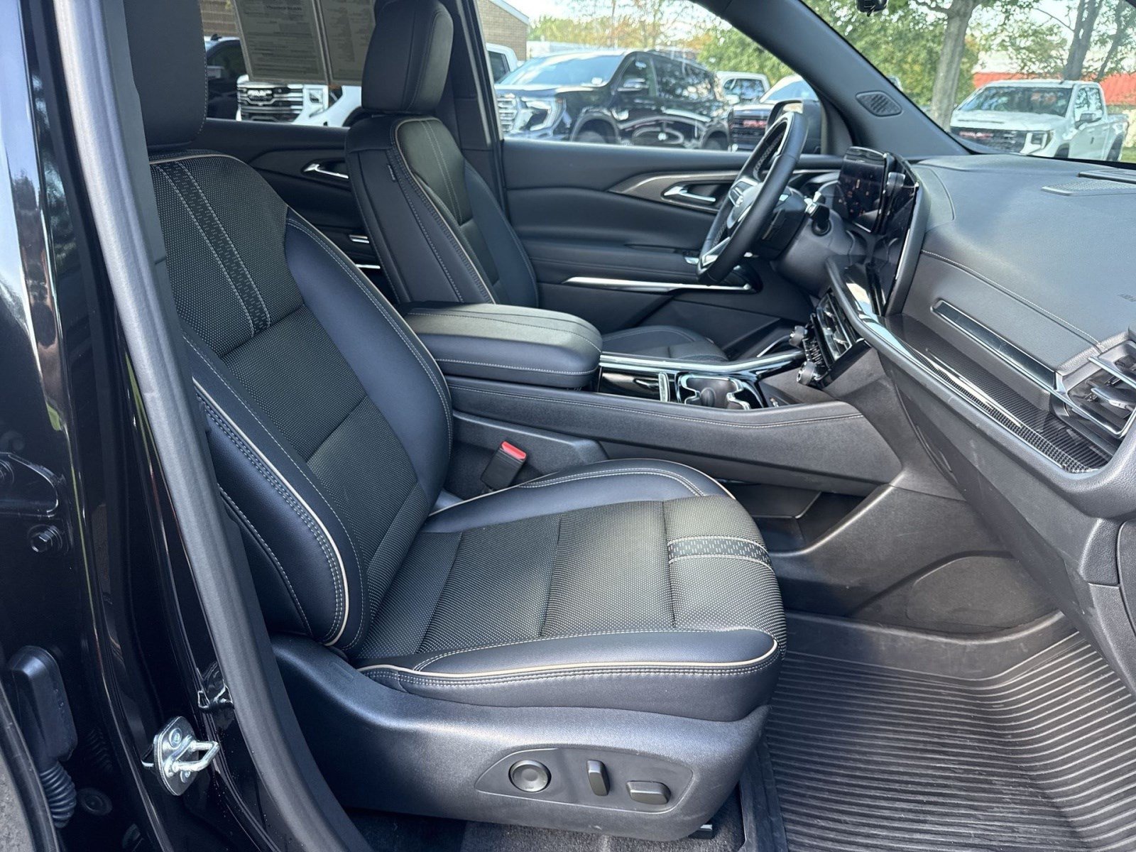 Used 2026 Chevrolet Traverse High Country w/ LPO, Floor Liner Package AWD/4WD image 26