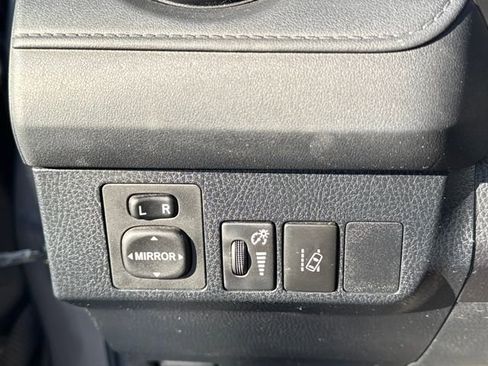 Used 2018 Toyota RAV4 LE image 25