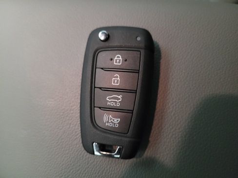 Used 2024 Hyundai Elantra SE FWD image 32