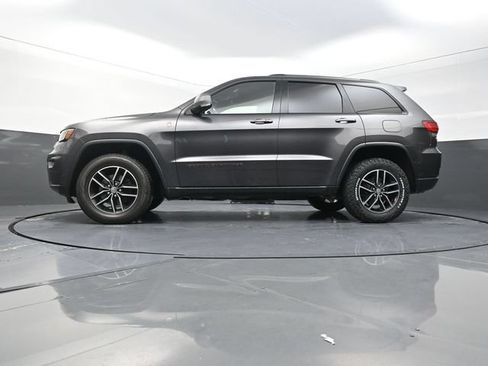Used 2018 Jeep Grand Cherokee Trailhawk AWD/4WD image 24