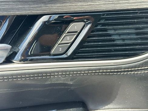 Used 2023 Jeep Wagoneer L Series III w/ Preferred Equipment Group image 19