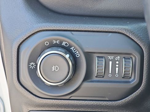 Used 2022 Jeep Wrangler Unlimited Sahara w/ Cold Weather Group AWD/4WD image 33