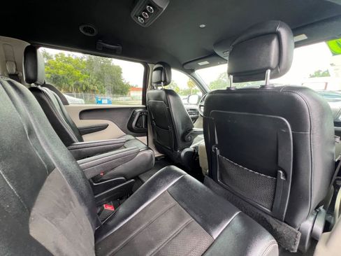 Used 2020 Dodge Grand Caravan SXT FWD image 24