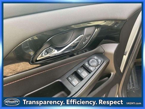 Used 2023 Chevrolet Traverse RS image 18