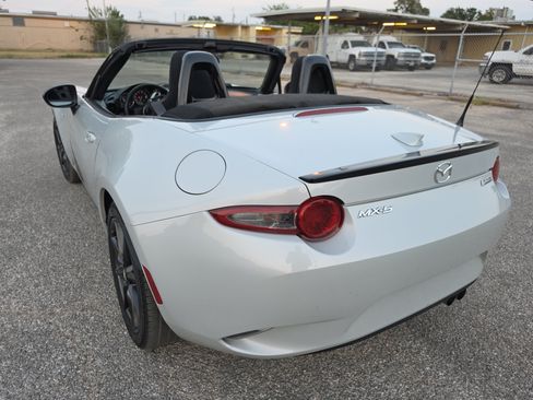 Used 2016 MAZDA MX-5 Miata Club RWD image 36