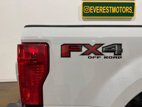 Used 2022 Ford F250 XL w/ Power Equipment Group image 9