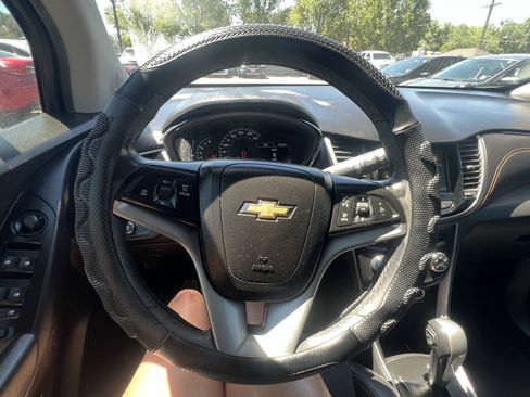 Used 2018 Chevrolet Trax LT w/ LT Convenience Package AWD/4WD image 18