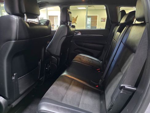 Used 2019 Jeep Grand Cherokee Altitude AWD/4WD image 19