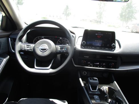 Used 2023 Nissan Rogue SV AWD/4WD image 10