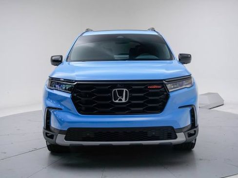 Certified 2025 Honda Pilot TrailSport image 23
