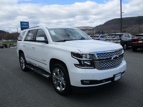 Used 2019 Chevrolet Tahoe LT w/ LT Signature Package image 3