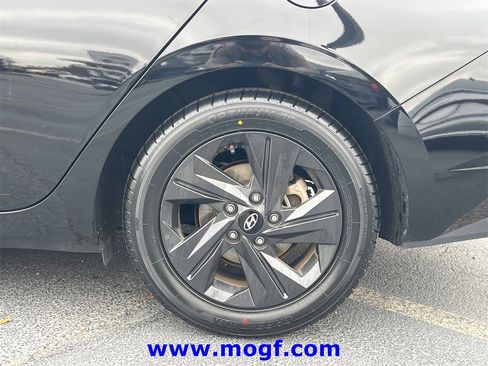 Used 2023 Hyundai Elantra SEL w/ Cargo Package image 27