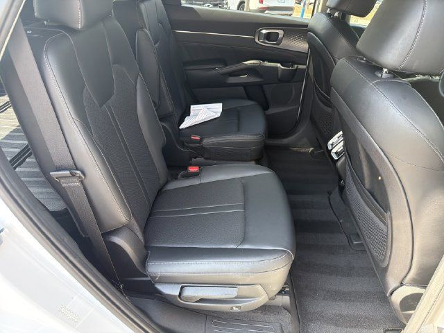 Used 2023 Kia Sorento SX AWD/4WD image 17