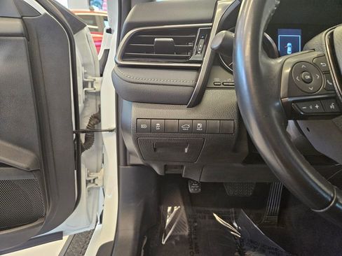 Used 2022 Toyota Camry SE image 16