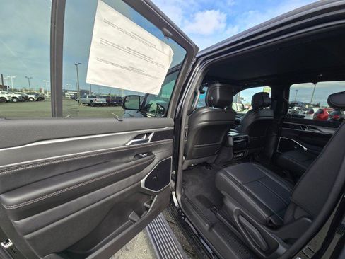 New 2026 Jeep Grand Wagoneer Limited image 21