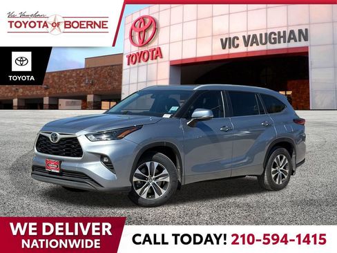 Used 2023 Toyota Highlander XLE image 1