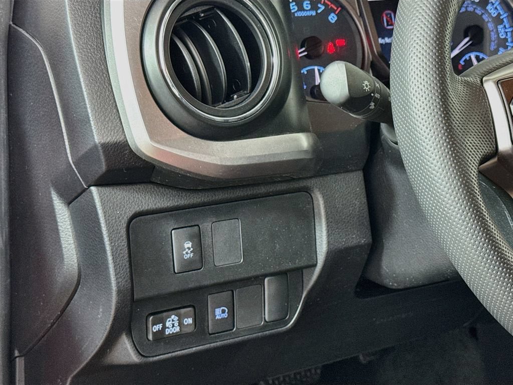 Used 2023 Toyota Tacoma SR5 AWD/4WD image 18