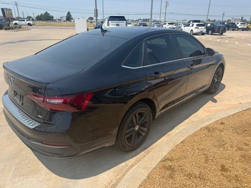 Certified 2023 Volkswagen Jetta SE w/ Panoramic Sunroof Package FWD image 5